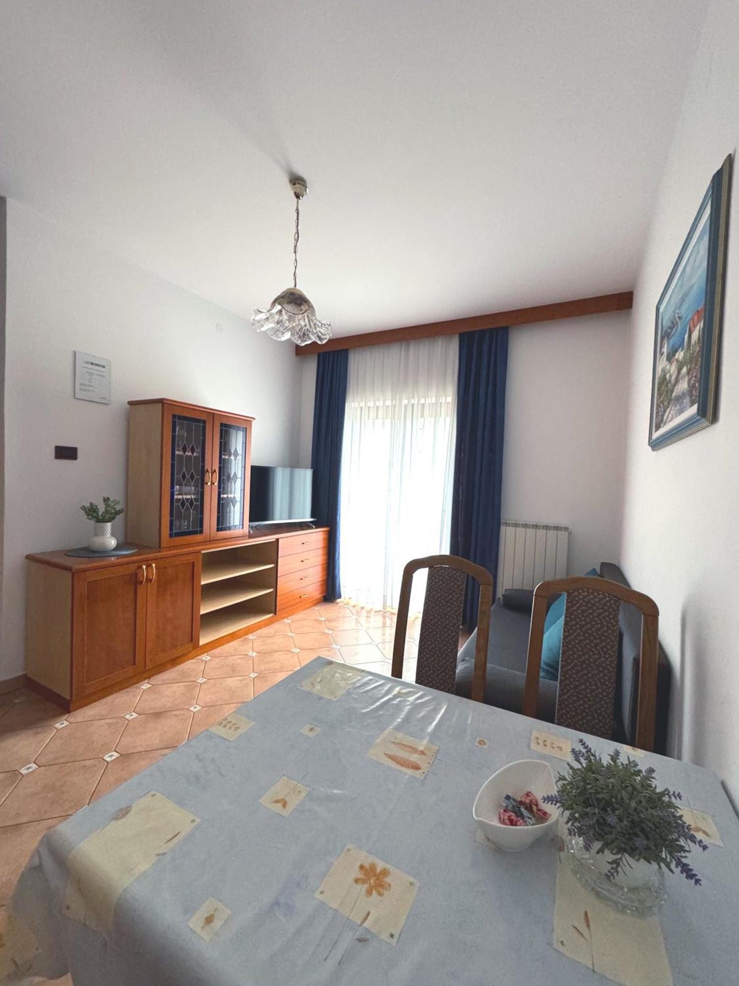 Mirjam Apartment *